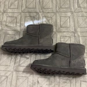 new grey bearpaw boots